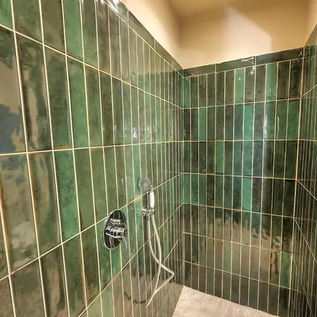 Luxury & Stylish 4bedroom, Centre Ldem1-1 Apartment