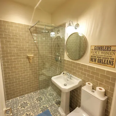 Luxury & Stylish 4bedroom, Centre Ldem1-1 فاليتا