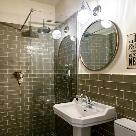 Luxury & Stylish 4bedroom, Centre Ldem1-1